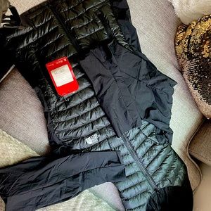 NorthFace  NWT woman’s/girls Thermo  jacket